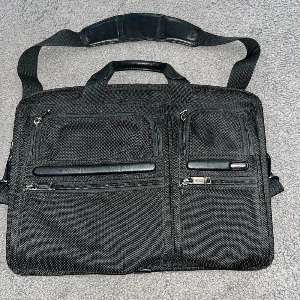 TUMI 26516D4 Compact Large Screen Nylon & Leather Computer Brief Case Black EUC